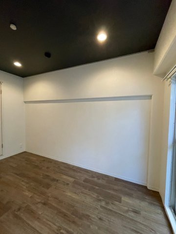 中崎町ハイツの洋室|コンパクトで使いやすい洋室です