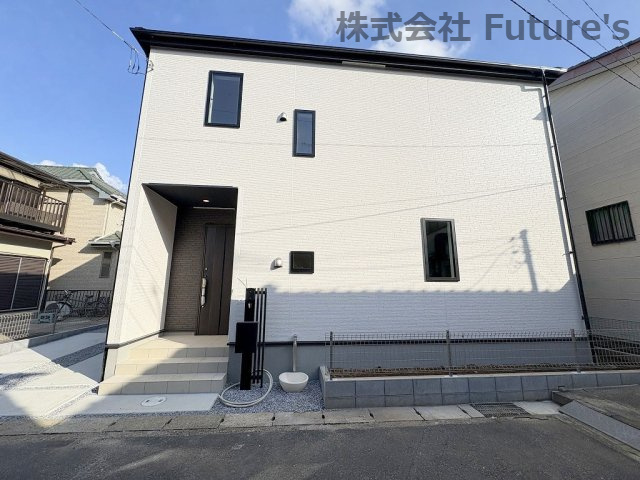 三郷市戸ケ崎1丁目　新築戸建　全1棟の外観|小学校まで徒歩7分で子育て世帯にも安心な立地です