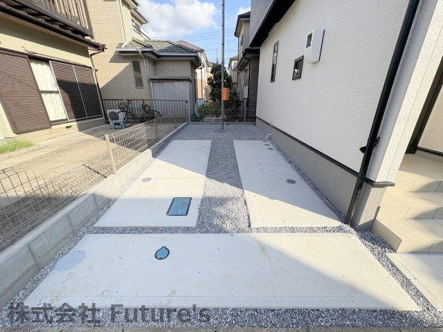三郷市戸ケ崎1丁目　新築戸建　全1棟の駐車場|カースペース1台分付き