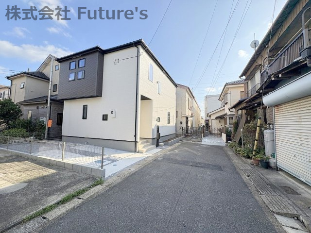 三郷市戸ケ崎1丁目　新築戸建　全1棟の前面道路含む現地写真|前面道路含む現地写真です。