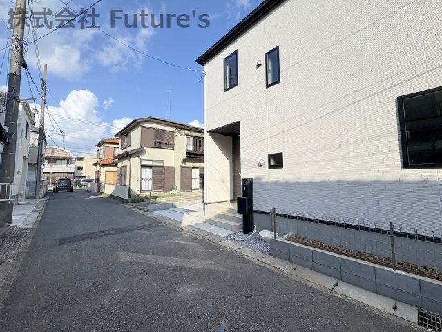 三郷市戸ケ崎1丁目　新築戸建　全1棟の前面道路含む現地写真|前面道路含む現地写真です。