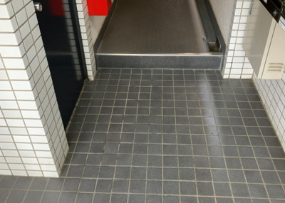 【受付】 | 朝日プラザ相模大野 | 受付はマンションコンシェルジュがいる場合もあれば、管理人が滞在する小部屋を総称して呼ぶことがあります。主にエントランスに設置されていることから、防犯面でも期待ができます。防犯設備がない場合はより安心！