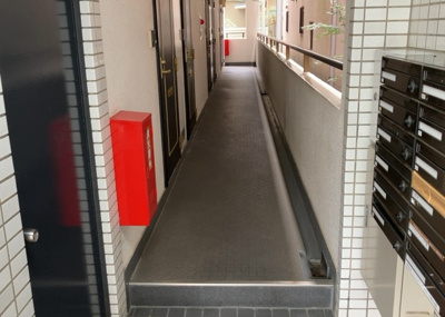 【その他共用部分】 | 朝日プラザ相模大野 | 共用部分は、一棟の建物に住む区分所有者全員が共同で所有するとし、共用部分の管理、補修などは、区分所有者で形成される管理組合が行います。個人の判断で勝手に変更することはできませんので覚えておきましょう。