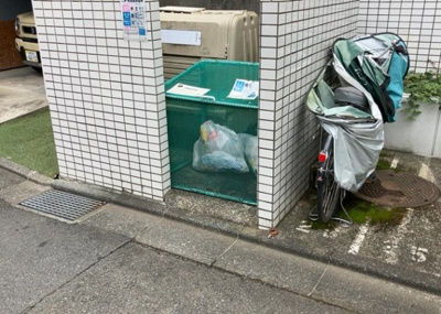 【設備】 | 朝日プラザ相模大野 | 共有部分は、住民なら誰もが使える設備のこと。例えば駐車場やエレベーター、インターネット設備、セキュリティ設備などがあります。他にも、マンションの廊下・外部階段やエントランス・ゴミ置き場などがあります。