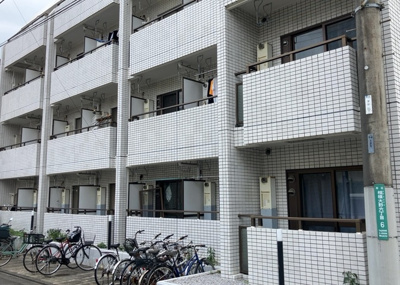 【現況写真】 | 朝日プラザ相模大野 | 景色重視でお家選ぶをするとスーパーが遠い！学校が遠い！など生活をするうえで利便性で困ることもあります。まず一度現地を見学する際に、周辺の施設などがあるかを確認し、暮らし始めた後のことを想像しましょう。