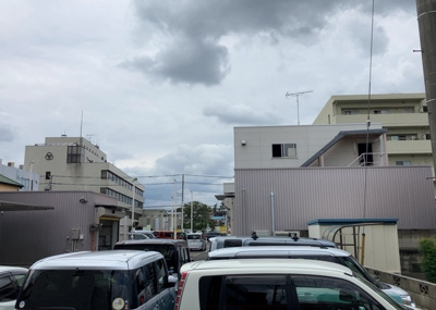 【展望】 | 朝日プラザ相模大野 | 眺望の良さを楽しめるダイニングキッチンで家族団らんの時間を過ごしてはいかがでしょうか。バルコニーから見える景色を家族で眺める時間は、時間が経つのを忘れてしまいそうですね。是非、現地を見に行きましょう！