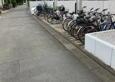 【駐輪場】 | 朝日プラザ相模大野 | マンションの駐輪場は、事前に空きがあるか確認を取ると安心です。せっかく入居したのに駐輪スペースがない！なんてことになったら大変ですよね。そこで、内見時や購入前にはまず事前に確認しておくと良いでしょう。