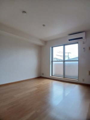 【内装】 | ポラリス | 明るい色調の室内です