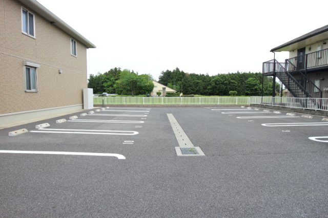 チェリーウェルの駐車場