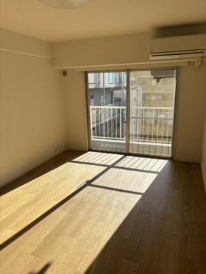 【居間・リビング】 | メゾン池尻大橋 | 約9.8帖