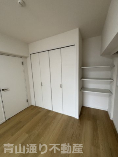 【洋室】 | メゾン池尻大橋 | 収納・シャルフ