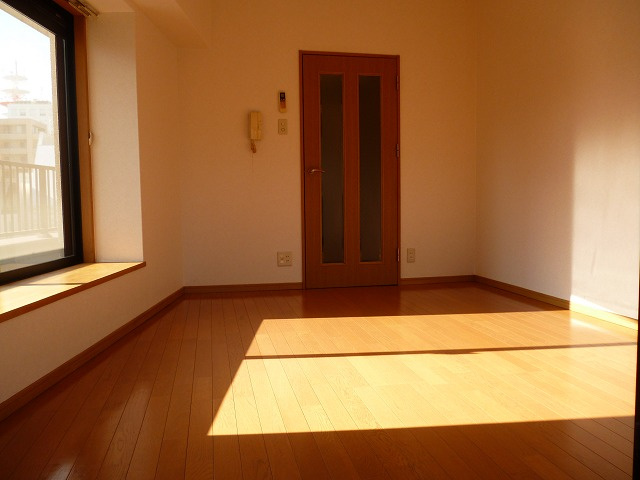 新品家具付きマンション今泉3(KaGood福岡)の居間・リビング