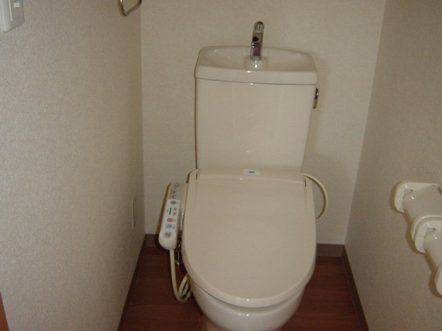 ピュアライズのトイレ|嬉しい温水洗浄便座付き♪