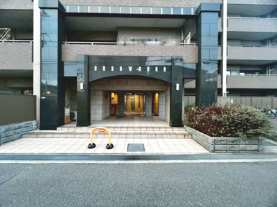 【エントランス】 | ファミール岸和田プレジオ | 岸城幼稚園まで徒歩６分！城内保育園まで徒歩８分！小さなお子様のいるご家庭も安心ですね！