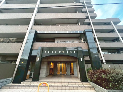 【外観】 | ファミール岸和田プレジオ | 南海本線「岸和田」駅まで徒歩５分！忙しい朝や遅くなった帰宅時にも嬉しいですね！