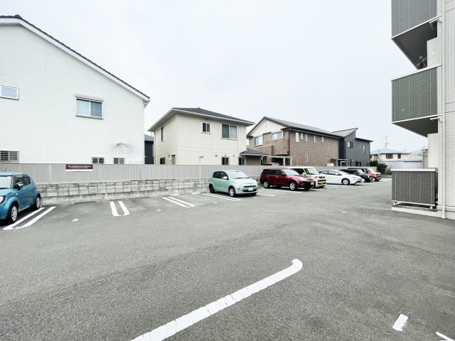 ハコマルシェの駐車場