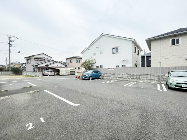 ハコマルシェの駐車場