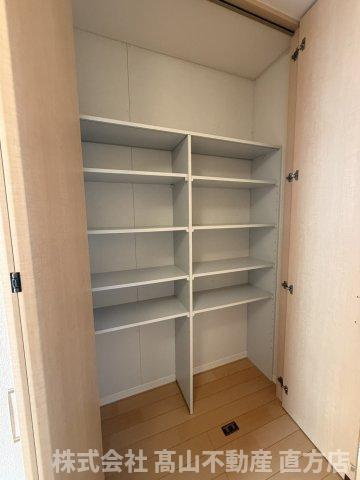 直方市大字上頓野のアパートの収納