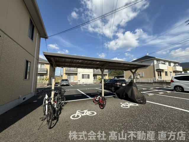 直方市大字上頓野のアパートの玄関