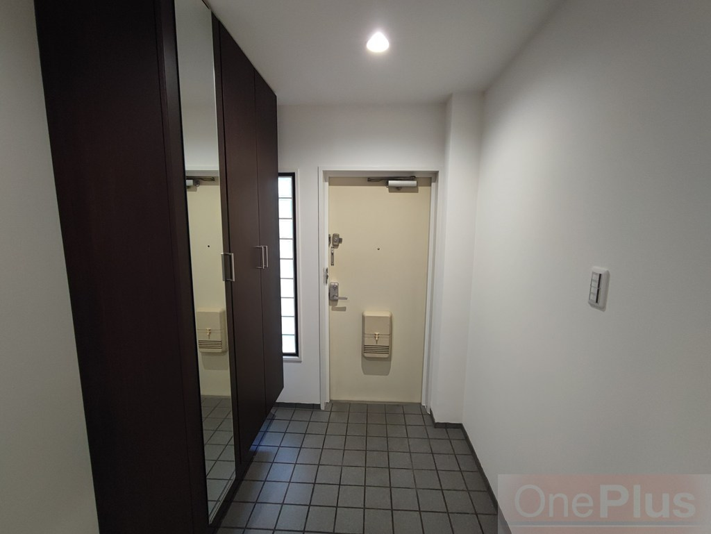 パレグレイス・ヒエダの玄関