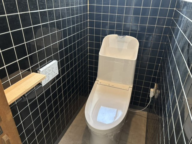 西保町戸建のトイレ