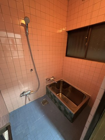 西保町戸建の浴室