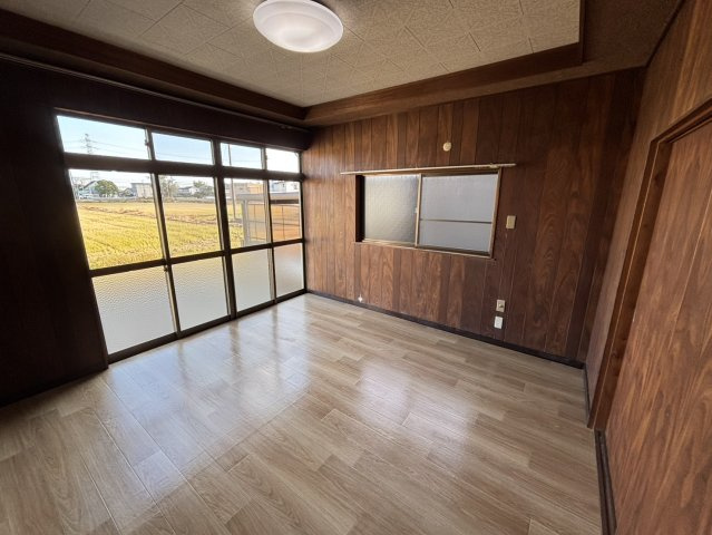 西保町戸建の居間・リビング