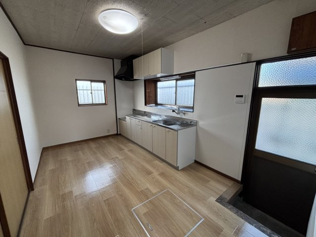 西保町戸建のキッチン