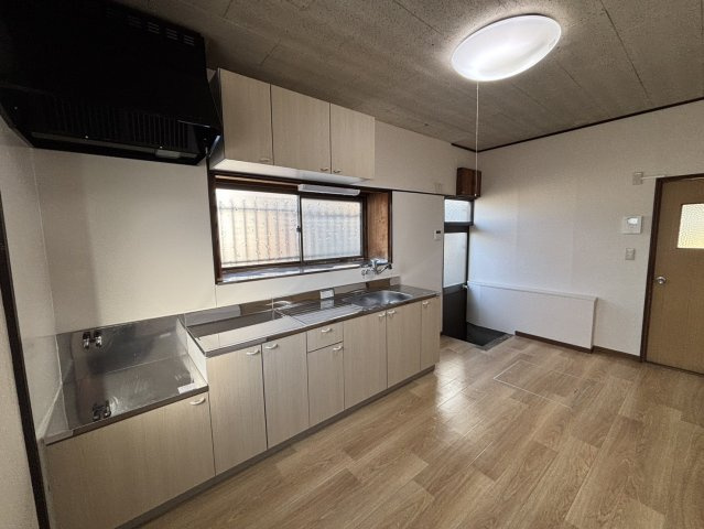 西保町戸建のキッチン