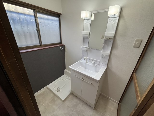 西保町戸建の洗面所