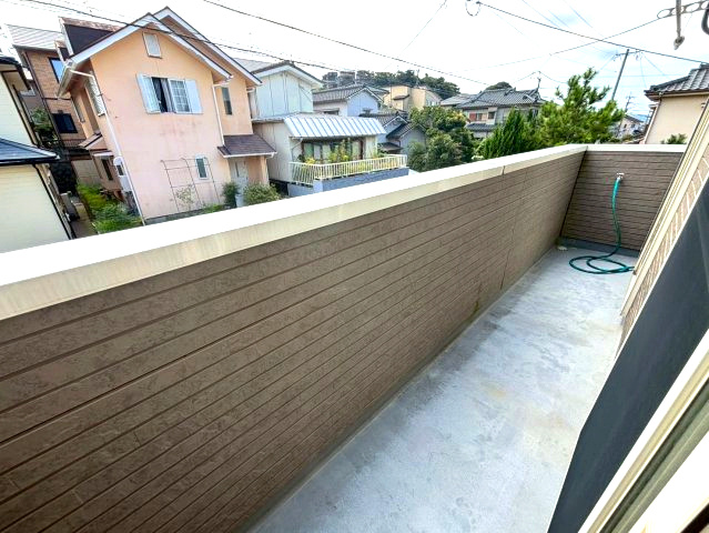 玉里団地2丁目　中古戸建てのバルコニー|東南向きの日当たりの良いバルコニーです。