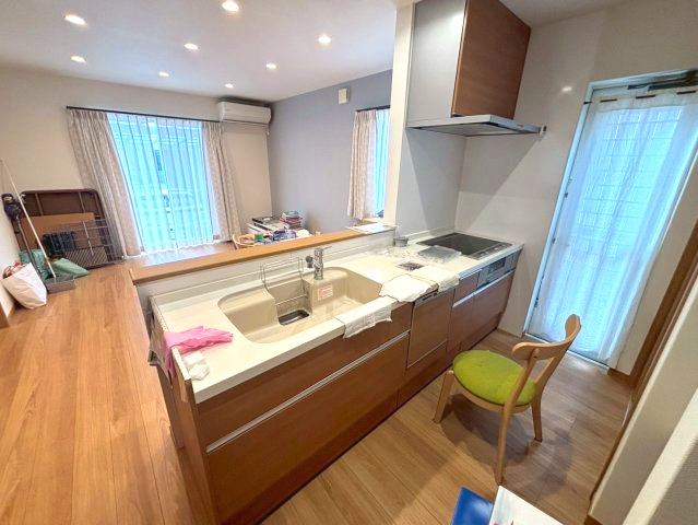 玉里団地2丁目　中古戸建てのキッチン|食器洗浄乾燥機付のシステムキッチンです。