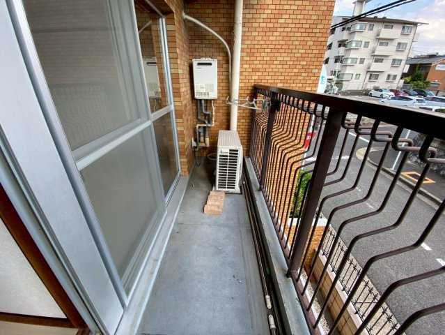 三旺マンション第3名東のバルコニー|2部屋から出入りのできるバルコニー。