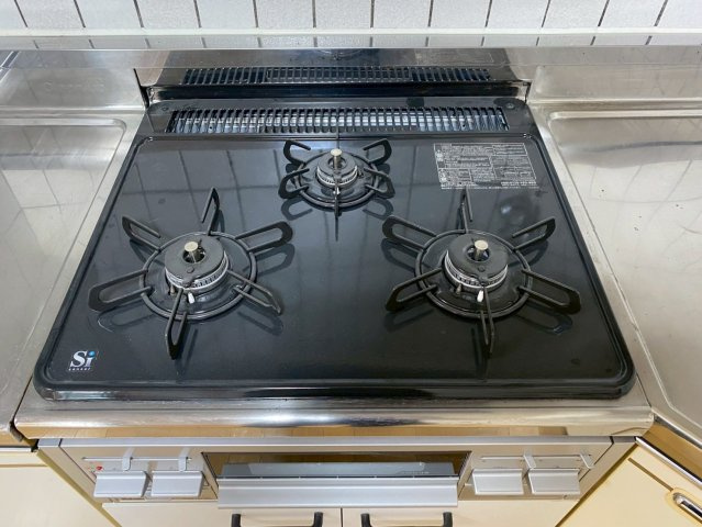 三旺マンション第3名東の設備|ガラストップコンロでお掃除もラクラク♪