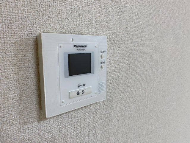 三旺マンション第3名東の設備|モニター付きインターホンは、来客の際に来訪者のお顔を確認できるので安心です！