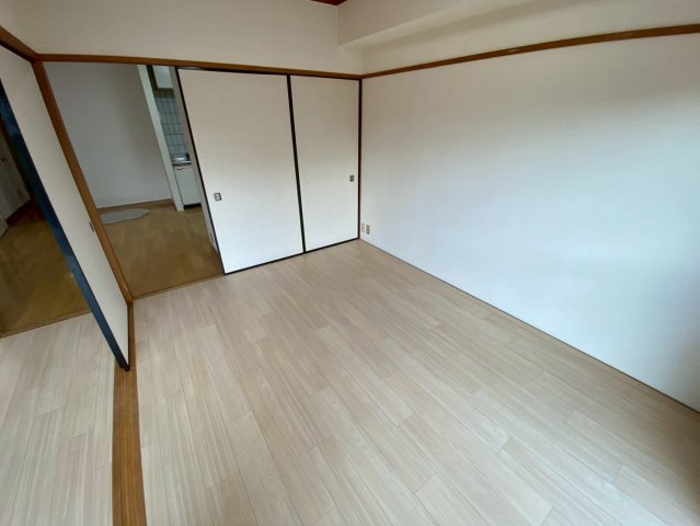 三旺マンション第3名東の洋室