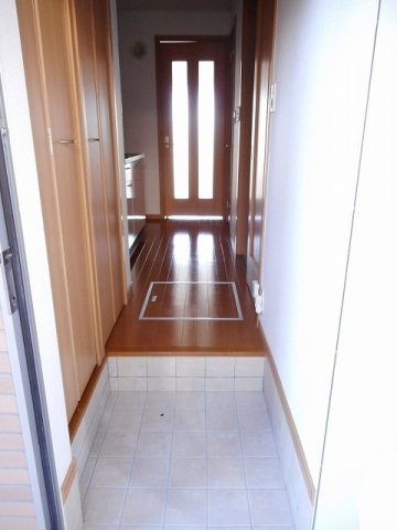 鈴蘭館Ⅱの玄関