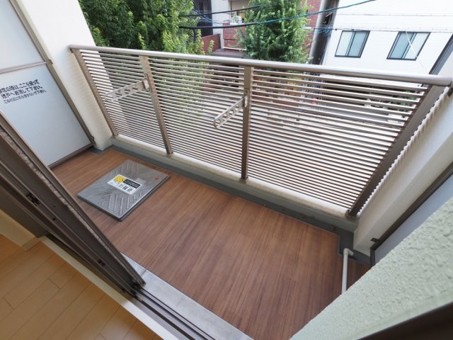 大阪市中央区釣鐘町２丁目の賃貸マンションのバルコニー