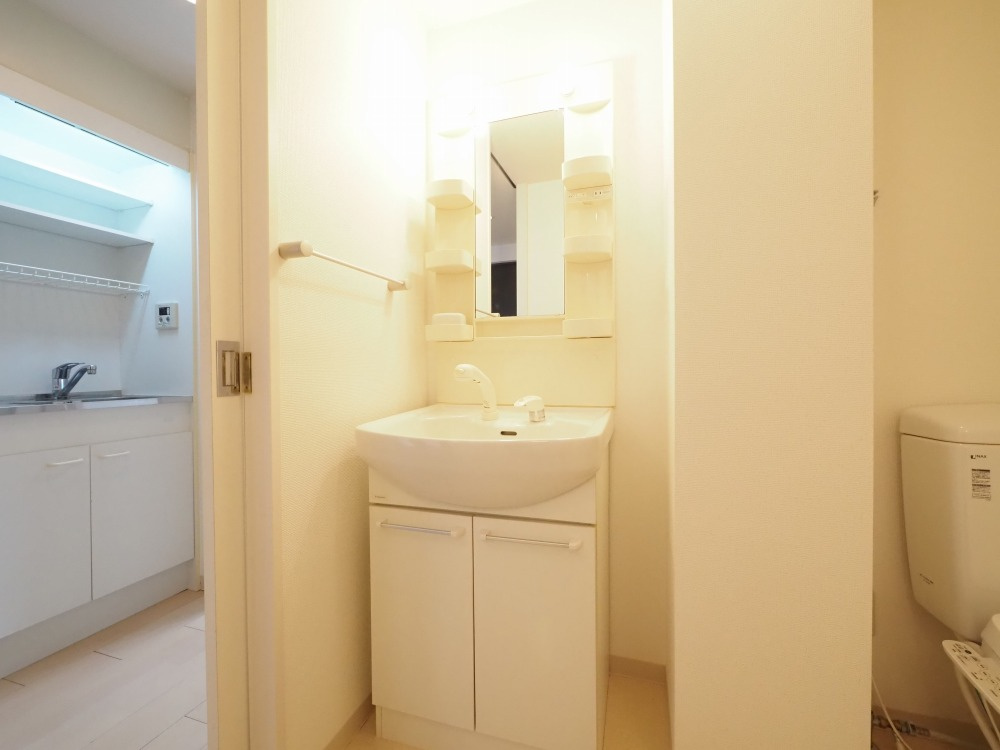 大阪市中央区釣鐘町２丁目の賃貸マンションの洗面所