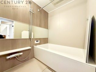 気密性と断熱性に優れ、外気の影響を受けにくく、浴室内の温度を一定に保ちやすいです。特に冬場は、暖房効率が高まり、快適なバスタイムを過ごせます。