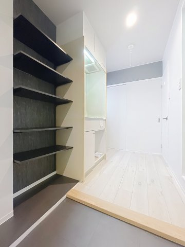 グレース都島の玄関|収納もある玄関です