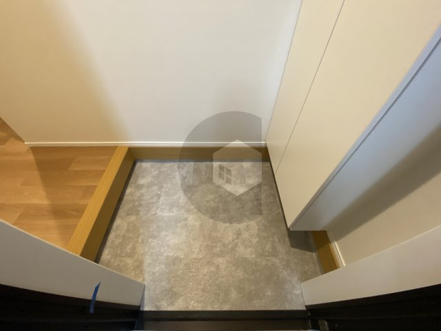 HESTA近代前2の玄関