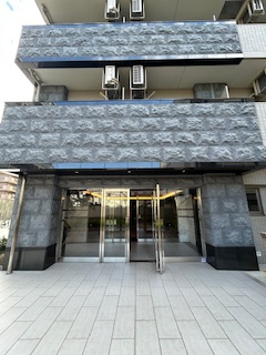 ディームス江坂のエントランス|ゆとりのあるエントランスです