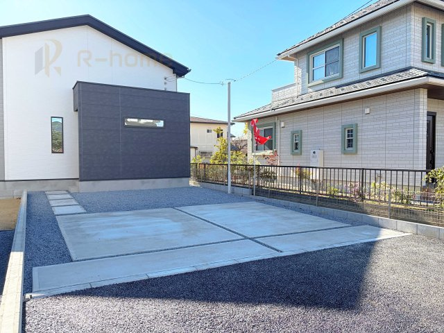 取手市宮和田14期　新築戸建て　1号棟の駐車場|カースペースは3台完備。ゲスト用のスペースも確保できますね♪