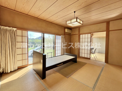 【和室】 | 磐田市刑部島　平屋中古住宅 | 玄関横の10帖の和室
