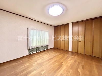 【寝室】 | 磐田市刑部島　平屋中古住宅 | 北側の洋室10帖