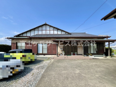【外観】 | 磐田市刑部島　平屋中古住宅 | 土地面積926.04m²（公簿）、建物面積236.02m²、6LDKの平屋中古物件のご紹介です。