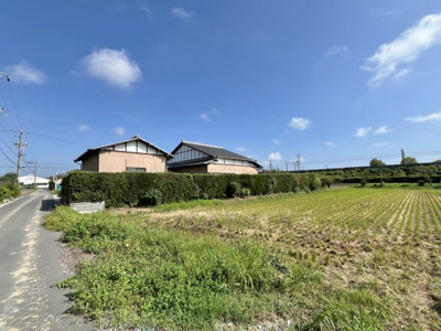 【外観】 | 磐田市刑部島　平屋中古住宅 | 周囲は自然が多く、ゆったりと暮らせる環境となっています