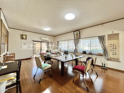 【居間・リビング】 | 磐田市刑部島　平屋中古住宅 | 17.5帖のリビングダイニング