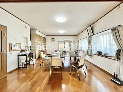 【居間・リビング】 | 磐田市刑部島　平屋中古住宅 | 17.5帖のリビングダイニング